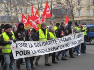 p333_0_24 Manifestation pour la régularisation des travailleurs sans papiers samedi 13 février 2010, de la gare Montparnasse au siège du Medef...
